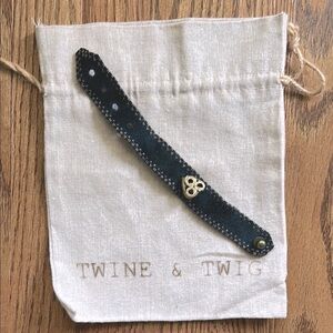 Twine & Twig Leather bracelet navy gold adjustable